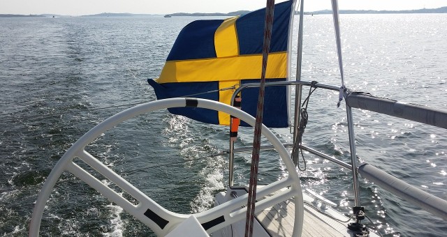 vilken-kurs-kommer-sverige-ha-swedish-flag-segelbåt